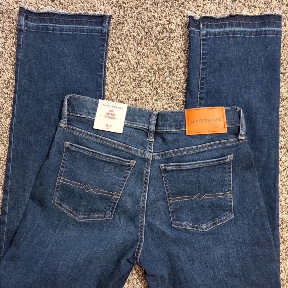 Lucky Brand Sweet Mid Rise Straight Jeans Dark Wash Frayed Hem Size 12/31 NWT